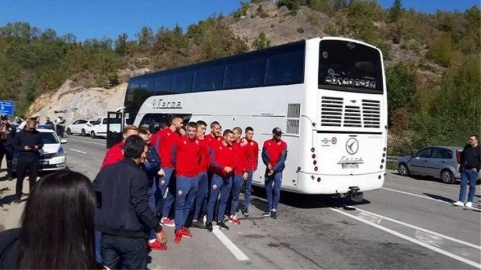 Αλβανικοί ψευτοτσαμπουκάδες: Δεν άφησαν το πούλμαν του Ερυθρού Αστέρα να μπει στο Κόσοβο